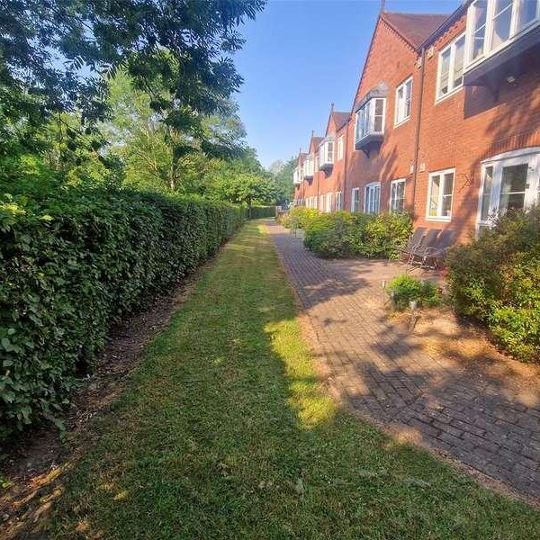 Michael Blanning Gardens, Dorridge, Solihull, West Midlands, B93 - Photo 1