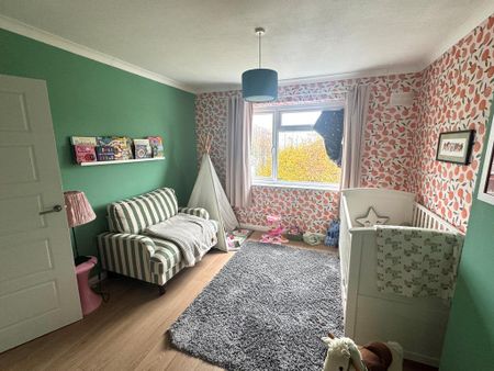 4 bedroom semi-detached house to rent - Photo 4