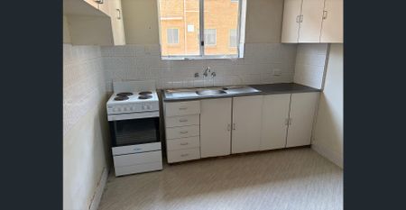 Affordable 1-Bed Apartment with Parking — Close to Everything! - Photo 2