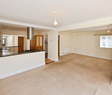 Turners Hill, Waltham Cross, Cheshunt - Photo 1