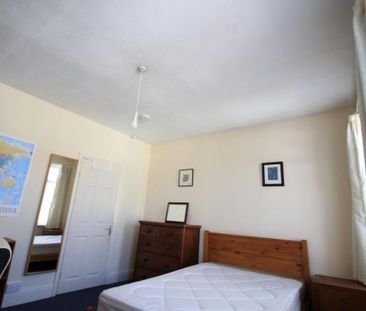 4 bedroom terraced house to rent - Photo 3