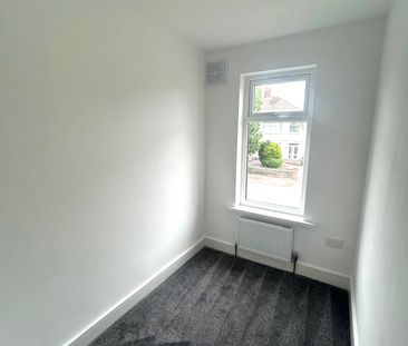 £1,700 PCM, Three Bedroom House with Off-Road Parking and Large Gar... - Photo 5