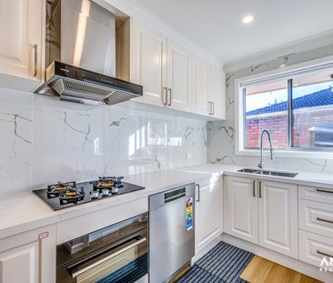 Modern & Low-Maintenance Living in the Heart of Doncaster East - Photo 6