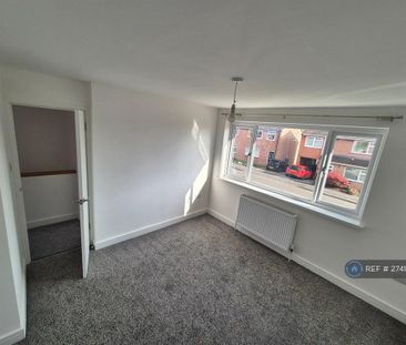 3 bedroom semi-detached house to rent - Photo 5