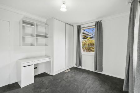 Three-bedroom home in O'Connor - Photo 5