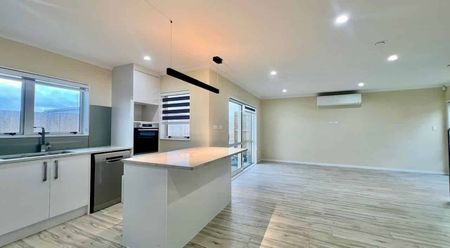 5 bedroom Home with 3 bathrooms ! - Photo 2