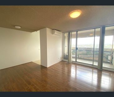 Spacious One-Bedroom Apartment in Prime Location - Photo 3