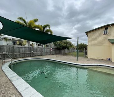 Large home with pool and close to the beach - Photo 5