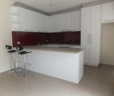 2/46 Margot Street, Chadstone VIC 3148 - Townhouse For Rent | Domain - Photo 2