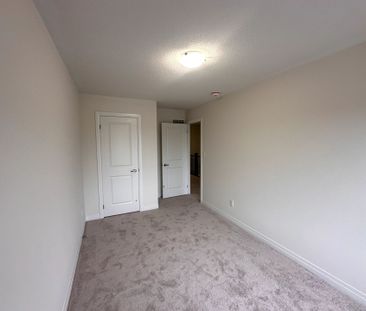 For Lease - 110 Turnberry Lane, Barrie, Ontario - Photo 2