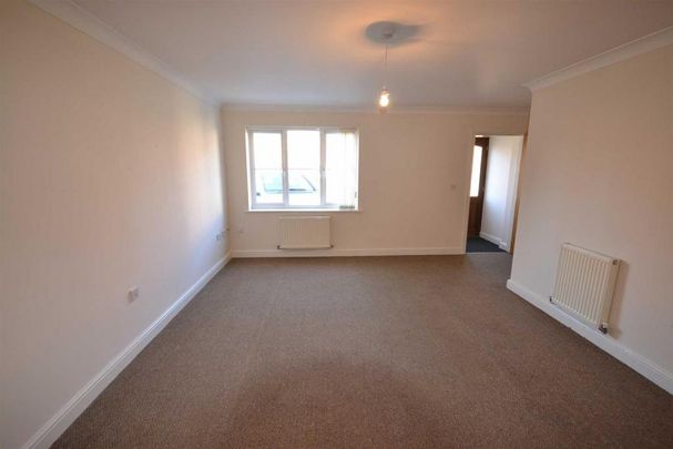 2 bedroom mews to rent - Photo 1