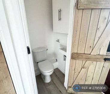 2 bedroom terraced house to rent - Photo 4