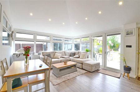 4 bedroom semi-detached house to rent - Photo 4