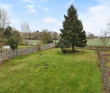Two bedroom cottage with good sized garden and off road parking, in... - Photo 5