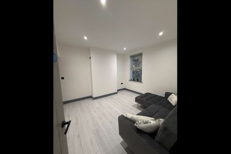 2 Bed Flat, Birkin Avenue, NG7 - Photo 2