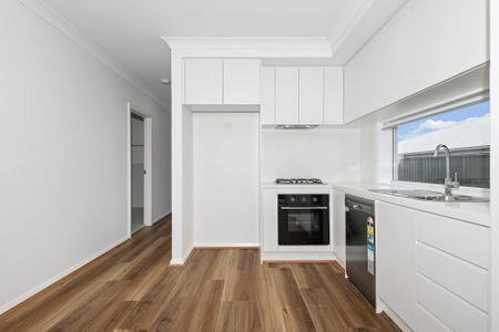 1/9 Treeton Close, Farley NSW 2320 - House For Rent | Domain - Photo 4