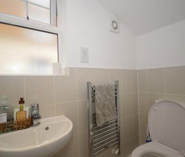 4 bedroom end of terrace house to rent - Photo 6