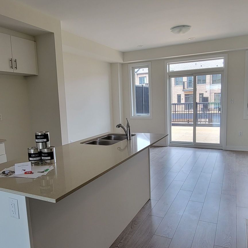 For Lease - 31 Cherryhill Lane, Barrie, Ontario - Photo 1