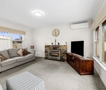 9 Pauls Cres, Wendouree, Vic 3355 - Photo 6