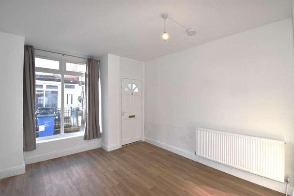 De La Pole Avenue, Hull, HU3 - Photo 1