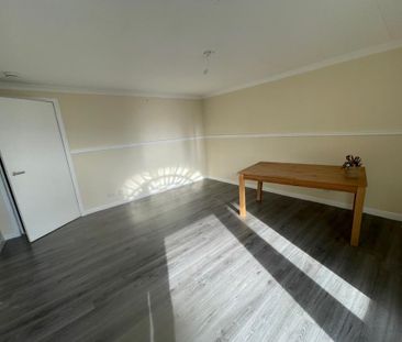 4 bedroom flat to rent - Photo 1