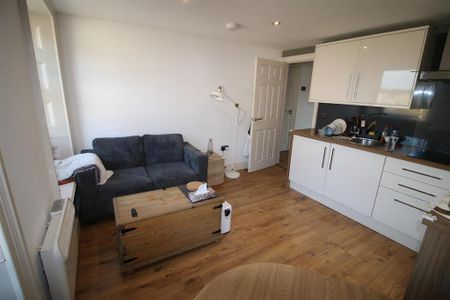 1 bedroom private hall to rent - Photo 2