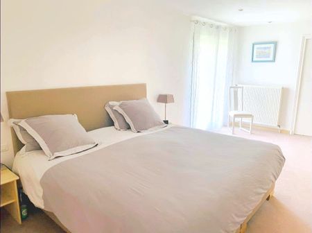 Location Maison 6 pièces 200m² - Photo 4