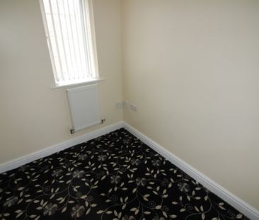 3 bed Semi-Detached - To Let - Photo 6