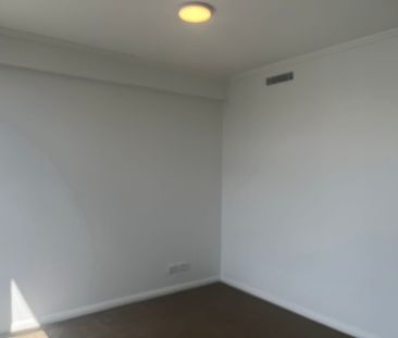 Spacious Two Bedroom Apartment in Rouse Hill - Must See! - Photo 5