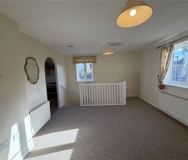 2 bedroom coach house to rent - Photo 2
