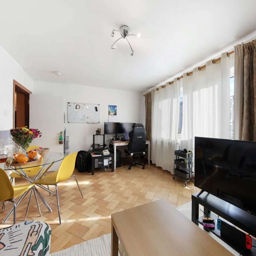 Two‑bedroom apartment in one of St John’s Wood’s most desirable residential pockets - Photo 1