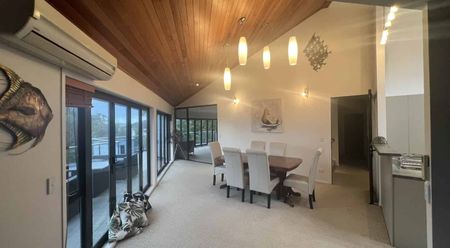 Room for Everyone – Breathtaking Views in Matakatia Bay! - Photo 2