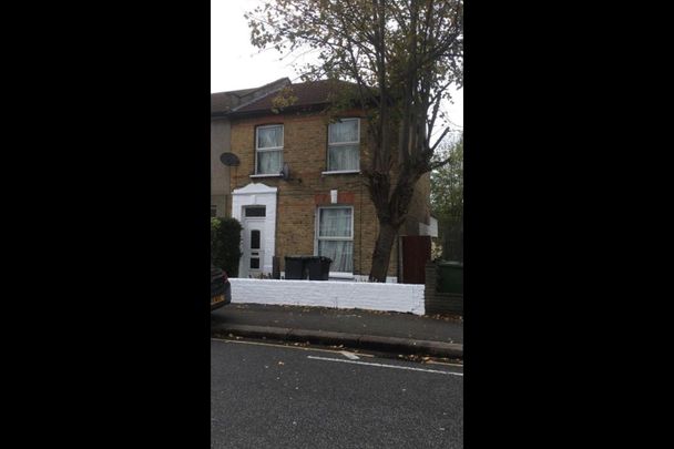 3 Bed End Terrace, Sangley Road, SE6 - Photo 1