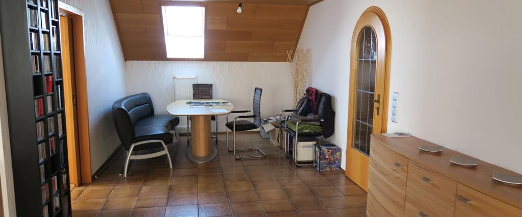 Attraktive 3-Zimmer Dachwohnung in ruhigen 3-Fam.Haus - Foto 1