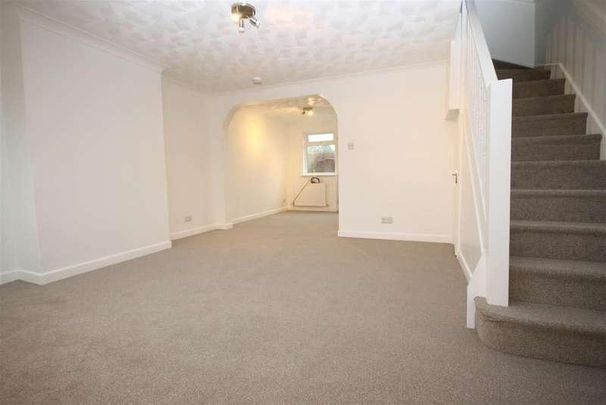 School Green Road, Freshwater, PO40 - Photo 1