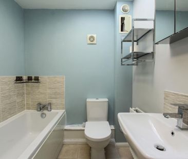 2 bedroom coach house to rent - Photo 4