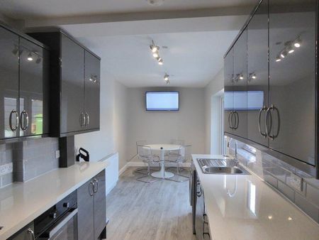 1 bedroom semi-detached house to rent - Photo 3