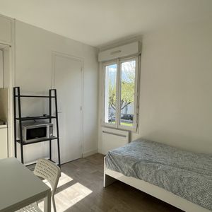 Location Appartement 1 pièce 11m² LA ROCHE SUR YON 85000 - Photo 2