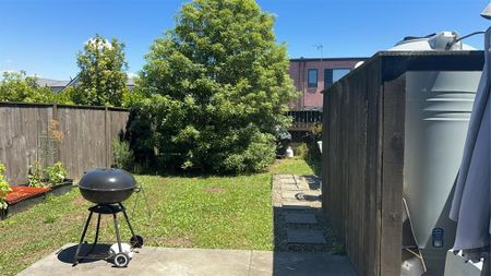 Modern 3-Bedroom Home with 2 Bathrooms in Hobsonville - Photo 3