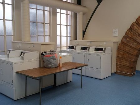 Easy Living in the City - Ideal for Students - Photo 2