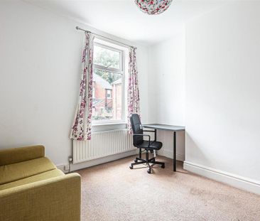 4 bedroom terraced house to rent - Photo 5