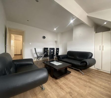 3 bedroom flat to rent - Photo 4