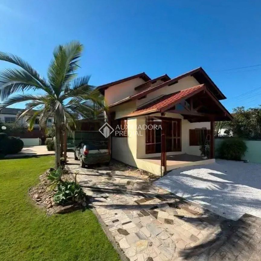 Casa com 5 quartos e 300m² para alugar em Ingleses do Rio Vermelho, Florianópolis. - Photo 1
