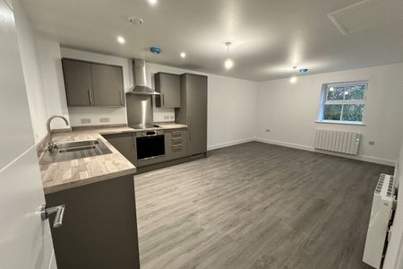 High Street - Photo 4