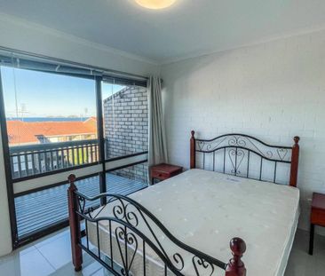 PRICE REDUCED - Stylish Unit Fully Furnished - Photo 6