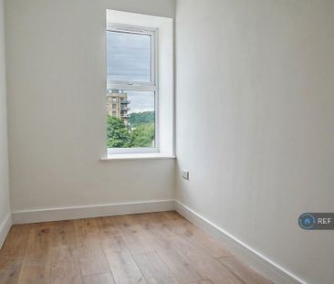 3 bedroom flat to rent - Photo 4