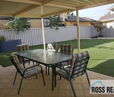 WELL-PRESENTED 3X1 HOME IN ULTRA-CONVENIENT LOCATION - Photo 4