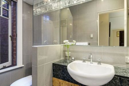 Stylish & Secure home in wanted locale - Photo 2