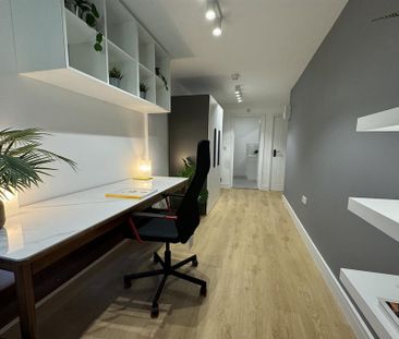 1 bedroom in a house share to rent - Photo 2