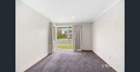 Family living in quiet and convenient location! - Photo 2